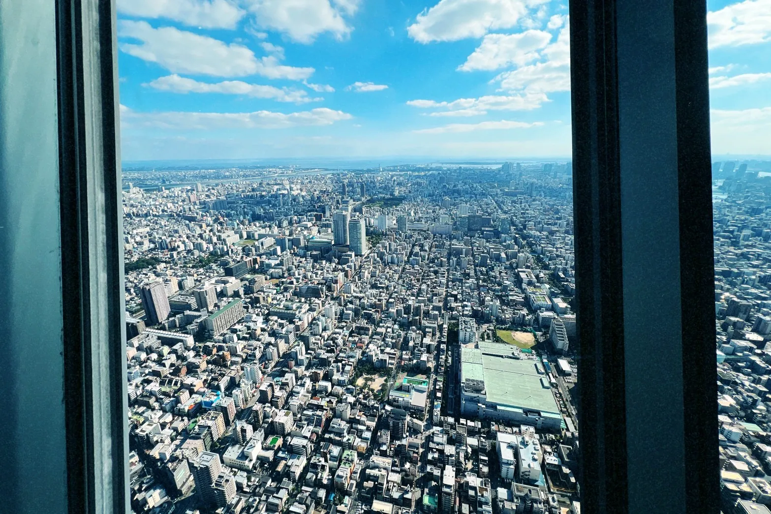從晴空塔頂端往遠處看